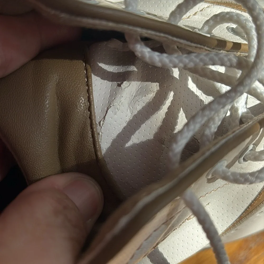 🎲 FootJoy GreenJoys 48762. Tan and white golf shoes.